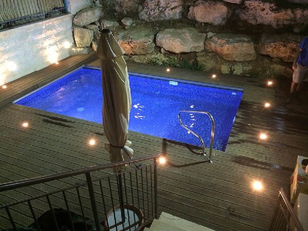 מאמר- מסיבת בריכה