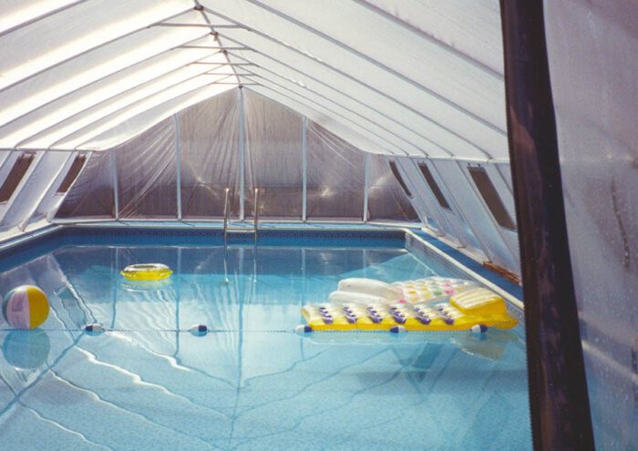 כיסוי חופה לבריכת שחיה