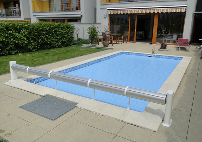 כיסוי תריס לבריכות שחיה