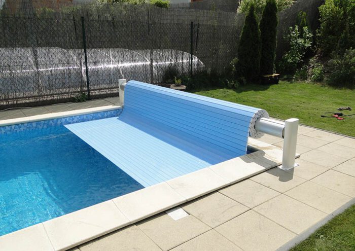 כיסוי תריס לבריכות שחיה