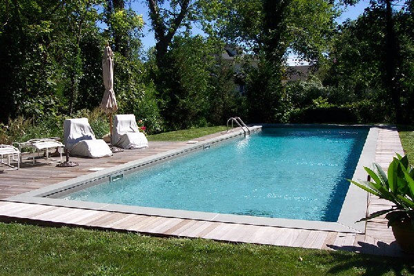 בנייה והקמה של בריכות שחיה פרטיות